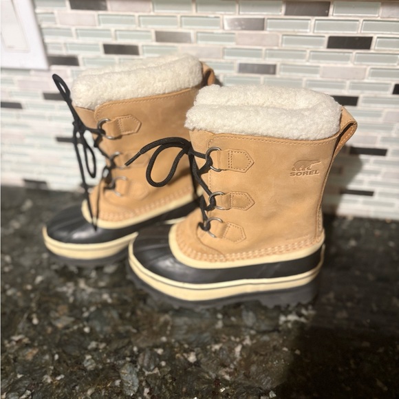 Sorel Kids Tan and Black Winter Boots Wool Caribou Size 1Y - Picture 3 of 9